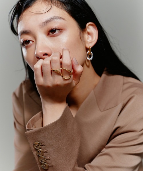 novice（ノーヴィス）の「【novice】Flow Curve Double Finger Ring［Stainless］（リング・レディース・シルバー/ゴールド・FREE）」の12枚目の写真