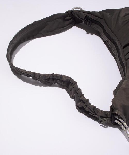F/CE. （エフシーイー）の「F/CE. / エフシーイー/TEXTURED TWILL BODY BAG / テクスチャード ツイル ボディバッグ（ボディバッグ/ウエストポーチ・メンズ・ブラック/チャコールグレー・F）」の22枚目の写真