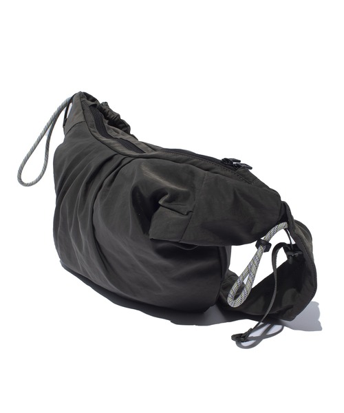 F/CE. （エフシーイー）の「F/CE. / エフシーイー/TEXTURED TWILL BODY BAG / テクスチャード ツイル ボディバッグ（ボディバッグ/ウエストポーチ・メンズ・ブラック/チャコールグレー・F）」の5枚目の写真