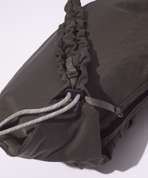 F/CE. （エフシーイー）の「F/CE. / エフシーイー/TEXTURED TWILL BODY BAG / テクスチャード ツイル ボディバッグ（ボディバッグ/ウエストポーチ・メンズ・ブラック/チャコールグレー・F）」の11枚目の写真