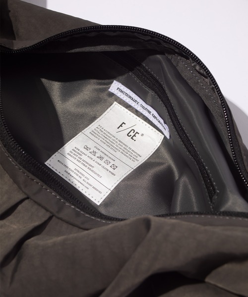 F/CE. （エフシーイー）の「F/CE. / エフシーイー/TEXTURED TWILL BODY BAG / テクスチャード ツイル ボディバッグ（ボディバッグ/ウエストポーチ・メンズ・ブラック/チャコールグレー・F）」の12枚目の写真