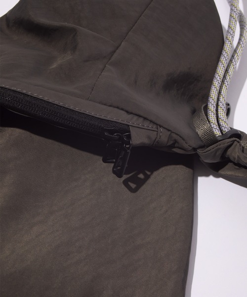 F/CE. （エフシーイー）の「F/CE. / エフシーイー/TEXTURED TWILL BODY BAG / テクスチャード ツイル ボディバッグ（ボディバッグ/ウエストポーチ・メンズ・ブラック/チャコールグレー・F）」の14枚目の写真