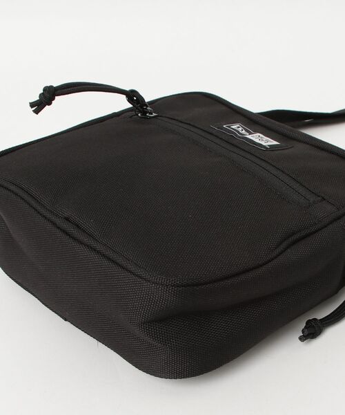 NEW ERA(ニューエラ)の「【NEW ERA】 Square Shoulder Pouch SQUARE SHOULDER POUCH BLK(ショルダーバッグ・メンズ・ブラック・ONE SIZE)」の3枚目の写真