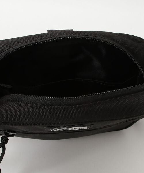 NEW ERA(ニューエラ)の「【NEW ERA】 Square Shoulder Pouch SQUARE SHOULDER POUCH BLK(ショルダーバッグ・メンズ・ブラック・ONE SIZE)」の4枚目の写真