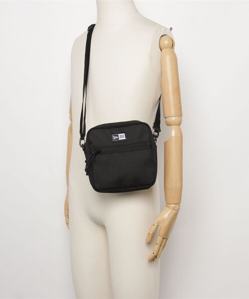 NEW ERA(ニューエラ)の「【NEW ERA】 Square Shoulder Pouch SQUARE SHOULDER POUCH BLK(ショルダーバッグ・メンズ・ブラック・ONE SIZE)」の5枚目の写真