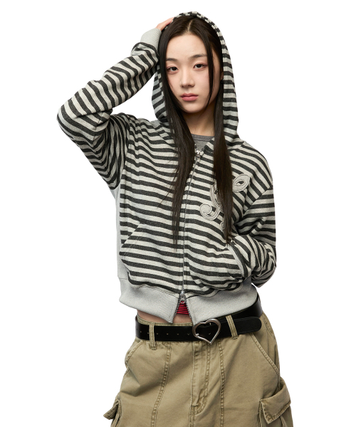 MIM the wardrobe（ミームザワードローブ）の「クレフストライプフードジップアップ_グレー/チャコール（パーカー・レディース・その他・FREE）」の4枚目の写真