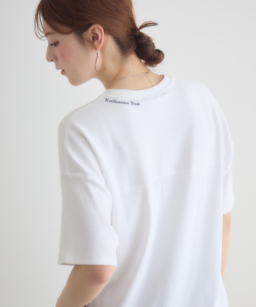 KATHARINE ROSS（キャサリンロス）の「【KATHARINE ROSS】テレコロゴ刺繍プルオーバー（Tシャツ/カットソー・レディース・ベージュ/ホワイト・FREE）」の2枚目の写真