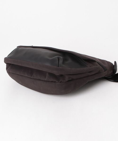 CHROME（クローム）の「［ CHROME / クローム ］BOT FLAP SLING 5L BCVL_BLACK CANVAS LEATHER / ボット フラップ スリング 5リットル ブラック キャンバス レザー 耐水 5L ボディバッグ（ボディバッグ/ウエストポーチ・メンズ・ブラック系その他2・FREE）」の10枚目の写真