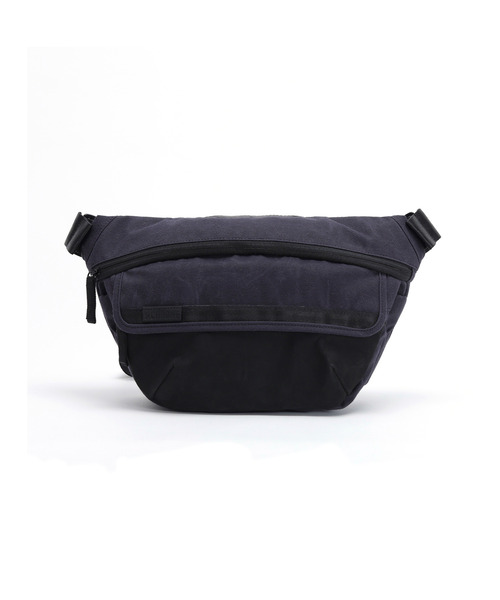 CHROME（クローム）の「［ CHROME / クローム ］BOT FLAP SLING 5L BCVL_BLACK CANVAS LEATHER / ボット フラップ スリング 5リットル ブラック キャンバス レザー 耐水 5L ボディバッグ（ボディバッグ/ウエストポーチ・メンズ・ブラック系その他2・FREE）」の3枚目の写真