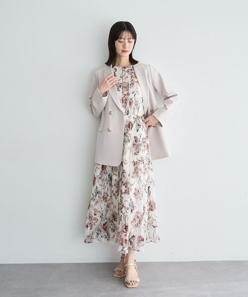 YECCA VECCA（イェッカヴェッカ）の「フラワー柄シアープリーツワンピース（ワンピース・レディース・アイボリー/ベージュ/ネイビー・FREE）」の18枚目の写真