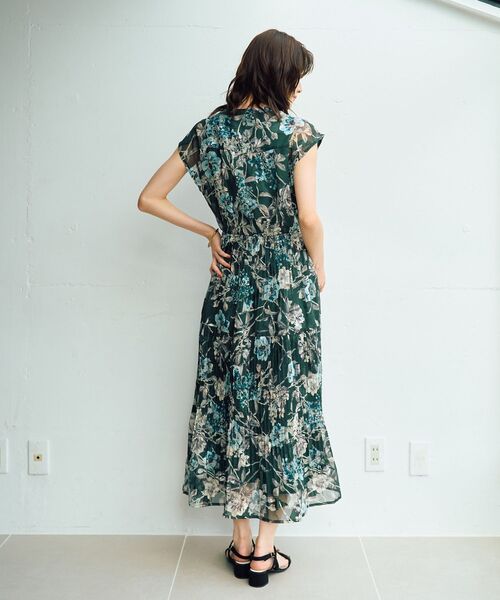 YECCA VECCA（イェッカヴェッカ）の「フラワー柄シアープリーツワンピース（ワンピース・レディース・アイボリー/ベージュ/ネイビー/グリーン・FREE）」の18枚目の写真