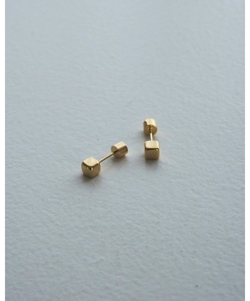 anuke（アンヌーク）の「anuke Cube Mini Pierce（ピアス（両耳用）・レディース・シルバー/ゴールド・FREE）」の2枚目の写真