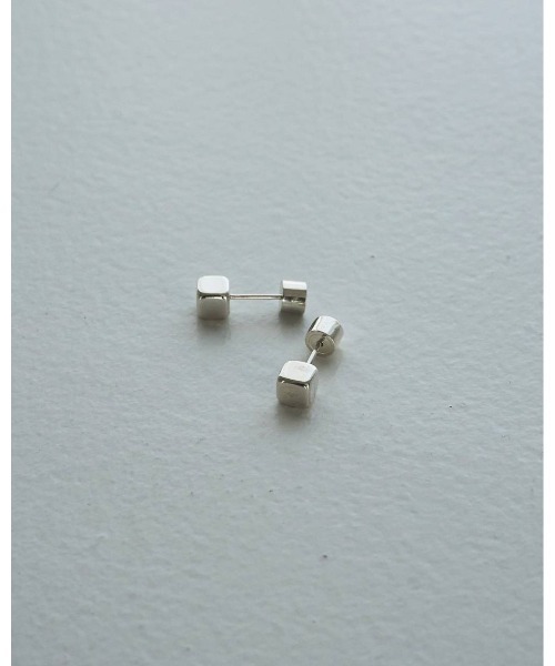 anuke（アンヌーク）の「anuke Cube Mini Pierce（ピアス（両耳用）・レディース・シルバー/ゴールド・FREE）」の6枚目の写真