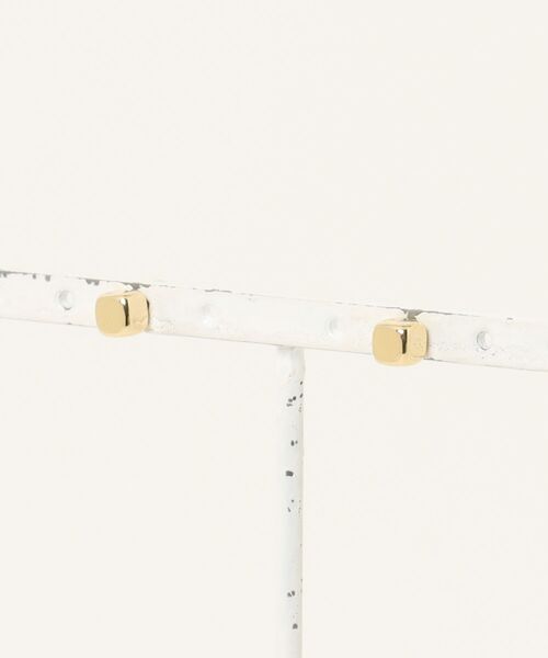 anuke（アンヌーク）の「anuke Cube Mini Pierce（ピアス（両耳用）・レディース・シルバー/ゴールド・FREE）」の3枚目の写真