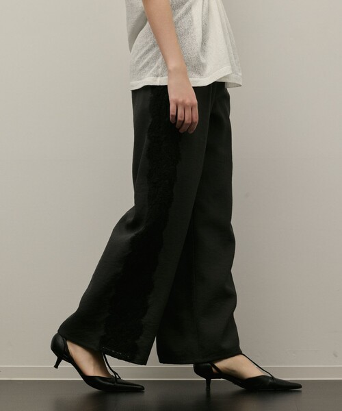 GRACE CONTINENTAL(グレースコンチネンタル)の「サイドレースパンツ(その他パンツ・レディース・チャコールグレー/ラベンダー・38/36)」の1枚目の写真