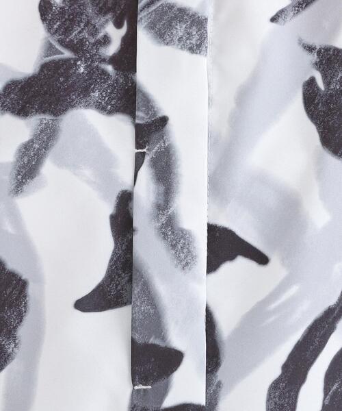 OPAQUE.CLIP（オペークドットクリップ）の「アート柄プリントブラウス【洗濯機OK】（シャツ/ブラウス・レディース・グリーン系1/ブラック系・38/40/42）」の6枚目の写真