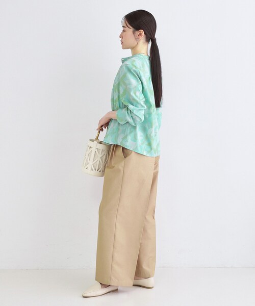 OPAQUE.CLIP（オペークドットクリップ）の「アート柄プリントブラウス【洗濯機OK】（シャツ/ブラウス・レディース・グリーン系1/ブラック系・38/40/42）」の9枚目の写真