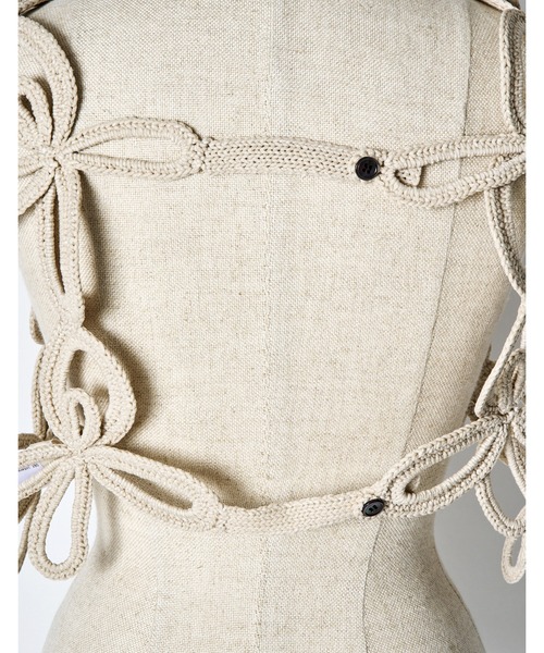 RUMCHE(ラムシェ)の「Flower Bond Yarn Harness / フラワーボンドヤーンハーネス(ベスト・レディース・ベージュ・FREE)」の3枚目の写真