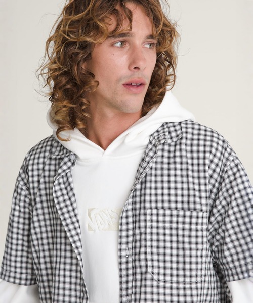 VANS(バンズ)の「LARKSPUR ミニプレイドシャツ / Larkspur Mini Plaid SS Shirt W VN000TA6YB21(シャツ/ブラウス・メンズ・ブラック×ホワイト・X-LARGE/MEDIUM/LARGE)」の4枚目の写真