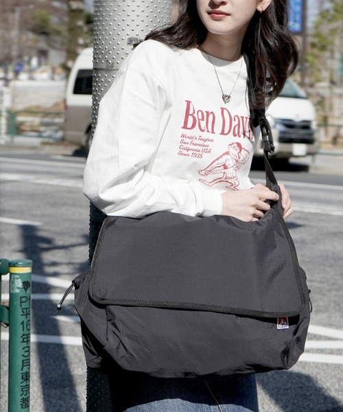 BEN DAVIS(ベンデイビス)の「FLAP BIG SHOULDER/大容量 ショルダーバッグ 軽量(ショルダーバッグ・メンズ・ブラック/カーキ/グレー・FREE)」の1枚目の写真