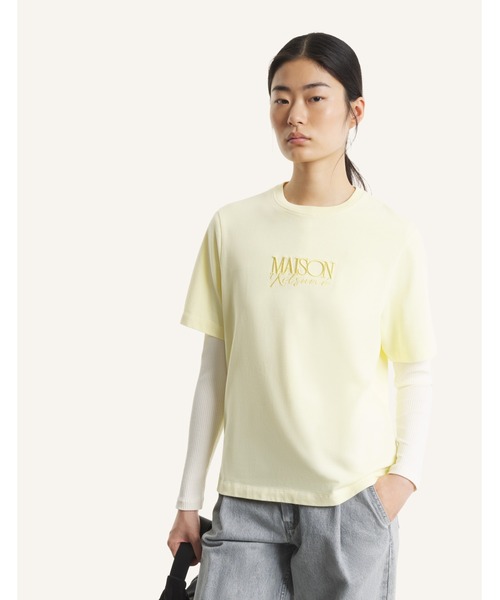 Maison Kitsune(メゾンキツネ)の「ALBUM LOGO COMFORT TEE-SHIRT(Tシャツ/カットソー・レディース・ライトイエロー・M/S/XS)」の5枚目の写真