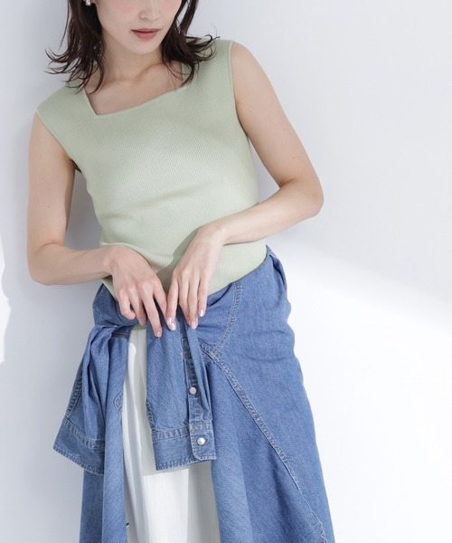 NATURAL BEAUTY BASIC（ナチュラルビューティーベーシック）の「スクエアネックリブニット（タンクトップ・レディース・オフホワイト/ライトグリーン/ベージュ/ブラック・ﾌﾘ-）」の4枚目の写真
