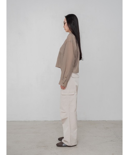 YOOU(ユー)の「ストライプシアーシャツ/透け感素材 × ショート・ロング丈展開(シャツ/ブラウス・レディース・ホワイト/ネイビー/ブラウン・MEDIUM/SMALL)」の15枚目の写真