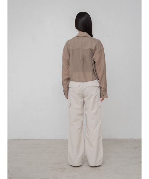 YOOU(ユー)の「ストライプシアーシャツ/透け感素材 × ショート・ロング丈展開(シャツ/ブラウス・レディース・ホワイト/ネイビー/ブラウン・MEDIUM/SMALL)」の16枚目の写真