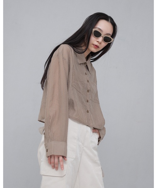 YOOU(ユー)の「ストライプシアーシャツ/透け感素材 × ショート・ロング丈展開(シャツ/ブラウス・レディース・ホワイト/ネイビー/ブラウン・MEDIUM/SMALL)」の18枚目の写真