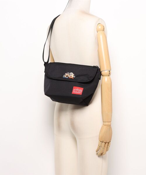 Manhattan Portage(マンハッタンポーテージ)の「Manhattan Portage/マンハッタンポーテージ ショルダーバッグ "トイストーリー" Nylon Messenger Bag(XS)FZP MGNT MR & MRS POTATO HEAD MP1603FZPTOYPTO(ショルダーバッグ・メンズ・ブラック・FREE)」の2枚目の写真