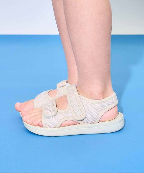 b・ROOM(ビールーム)の「メッシュフラットサンダル【子供服】【キッズ】【男の子】【女の子】(スニーカー・キッズ・アイボリー/ブラック・21cm/20cm/19cm/18cm/17cm)」の10枚目の写真