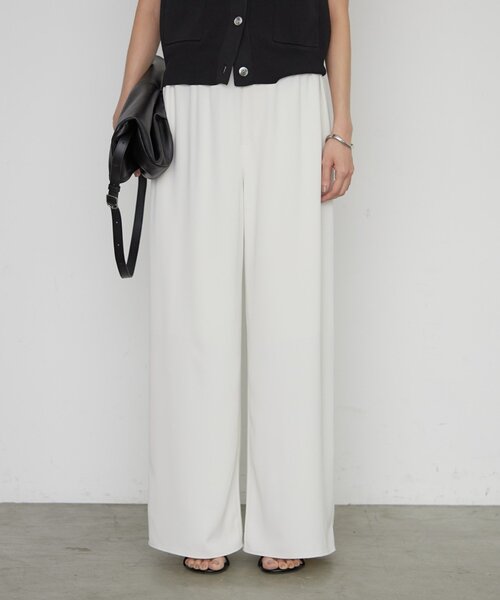 LOUNGEDRESS（ラウンジドレス）の「イージーワイドタックパンツ（その他パンツ・レディース・ブラック/アイボリー/ベージュ・LARGE/MEDIUM/SMALL）」の2枚目の写真