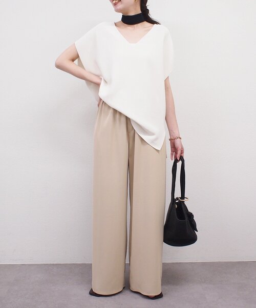 LOUNGEDRESS（ラウンジドレス）の「イージーワイドタックパンツ（その他パンツ・レディース・ブラック/アイボリー/ベージュ・LARGE/MEDIUM/SMALL）」の4枚目の写真