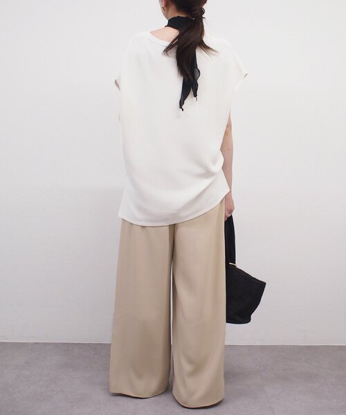 LOUNGEDRESS（ラウンジドレス）の「イージーワイドタックパンツ（その他パンツ・レディース・ブラック/アイボリー/ベージュ・LARGE/MEDIUM/SMALL）」の6枚目の写真