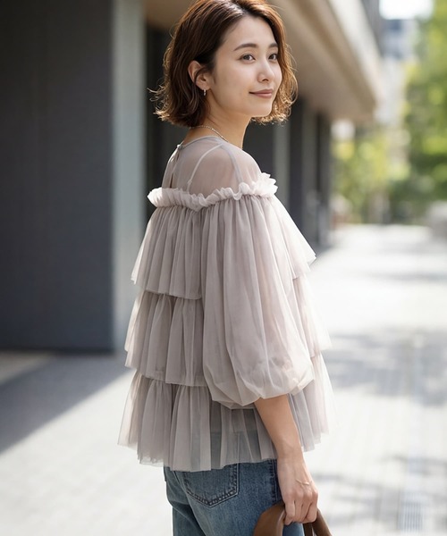 STYLE DELI(スタイルデリ)の「【selection】チュールティアードギャザーブラウス(シャツ/ブラウス・レディース・グレイッシュベージュ/ブラック・FREE)」の4枚目の写真
