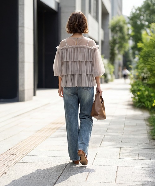 STYLE DELI(スタイルデリ)の「【selection】チュールティアードギャザーブラウス(シャツ/ブラウス・レディース・グレイッシュベージュ/ブラック・FREE)」の6枚目の写真
