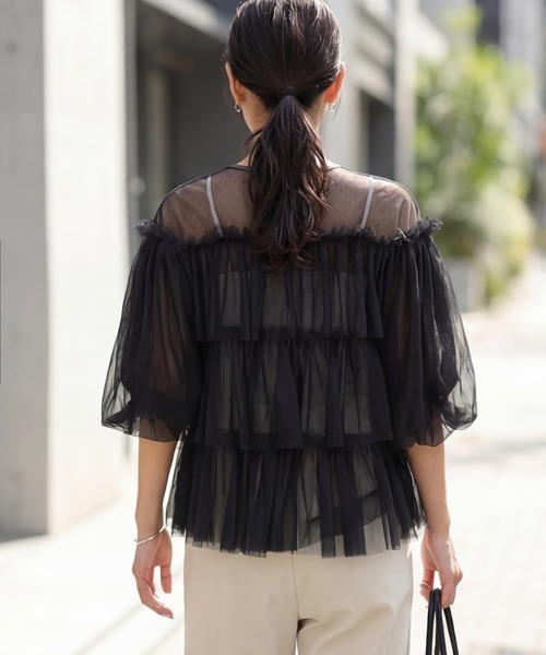 STYLE DELI(スタイルデリ)の「【selection】チュールティアードギャザーブラウス(シャツ/ブラウス・レディース・グレイッシュベージュ/ブラック・FREE)」の10枚目の写真