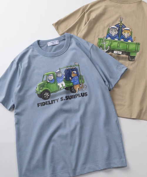 FIDELITY STANDARD SURPLUS(フィデリティスタンダードサープラス)の「【72】【FIDELITY STANDARD SURPLUS/フィデリティ スタンダード サープラス】デリバリーキャット グラフィック クルーネックTシャツ/前後プリント/接触冷感(Tシャツ/カットソー・メンズ・ブルー/ホワイト/ベージュ・M/L/XL)」の1枚目の写真
