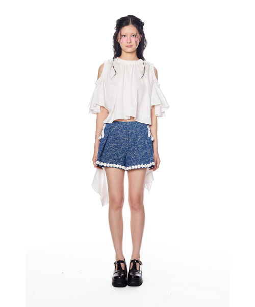 GREEDILOUS(グリディアス)の「Floral Applique Denim Shorts(その他パンツ・レディース・その他・LARGE/X-SMALL/SMALL/MEDIUM)」の2枚目の写真