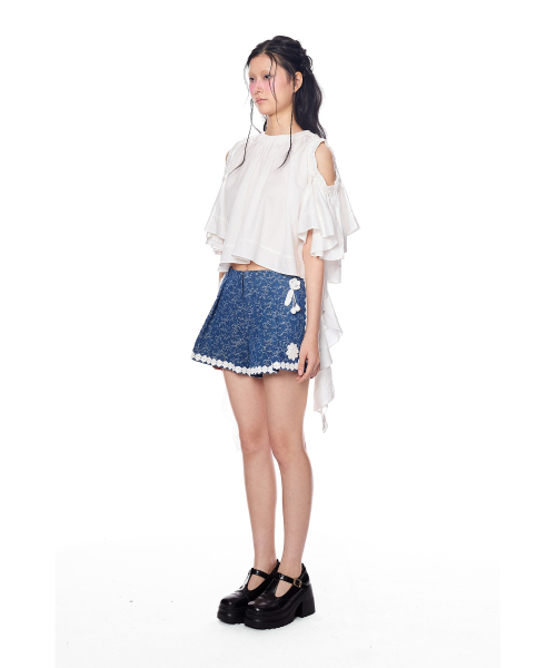 GREEDILOUS(グリディアス)の「Floral Applique Denim Shorts(その他パンツ・レディース・その他・LARGE/X-SMALL/SMALL/MEDIUM)」の3枚目の写真