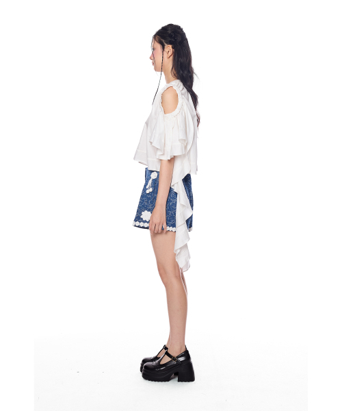 GREEDILOUS(グリディアス)の「Floral Applique Denim Shorts(その他パンツ・レディース・その他・LARGE/X-SMALL/SMALL/MEDIUM)」の4枚目の写真