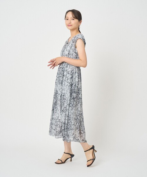 ANAYI(アナイ)の「カレイドミラープリントノースリーブ ワンピース(ワンピース・レディース・ブラック/ターコイズブルー・36/38/34)」の4枚目の写真