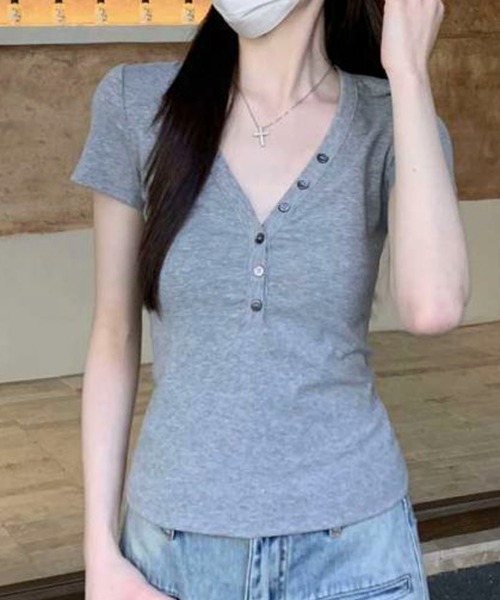 AVYL（アヴィル）の「スリムフィットヘンリーネック半袖カットソー（Tシャツ/カットソー・レディース・グレー・M）」の11枚目の写真