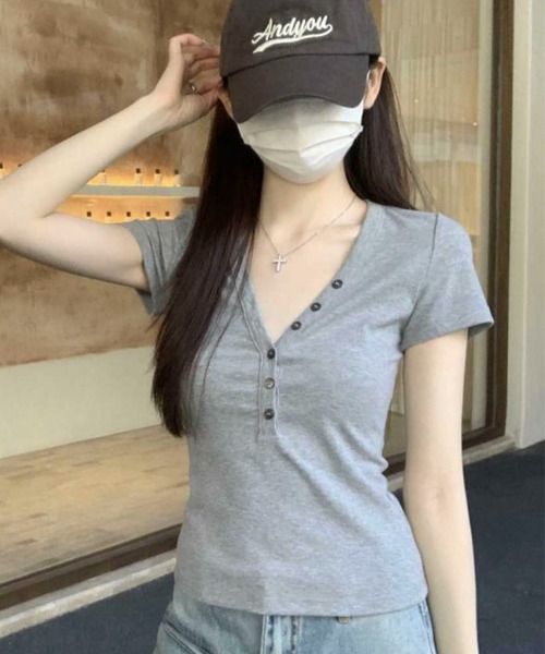 AVYL（アヴィル）の「スリムフィットヘンリーネック半袖カットソー（Tシャツ/カットソー・レディース・グレー・M）」の4枚目の写真