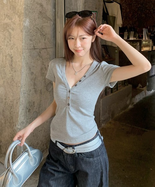 AVYL（アヴィル）の「スリムフィットヘンリーネック半袖カットソー（Tシャツ/カットソー・レディース・グレー・M）」の14枚目の写真