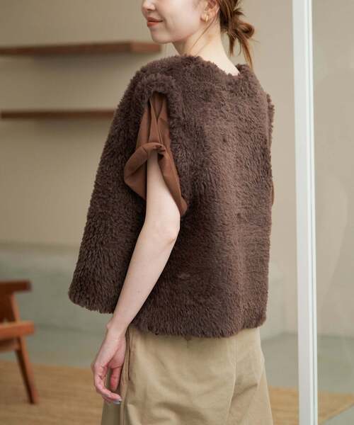 SLOBE IENA(スローブイエナ)の「《WEB限定カラーあり/追加》フェイクファーニットベスト(ベスト・レディース・アイボリー/ベージュ/ブラウン・FREE)」の21枚目の写真