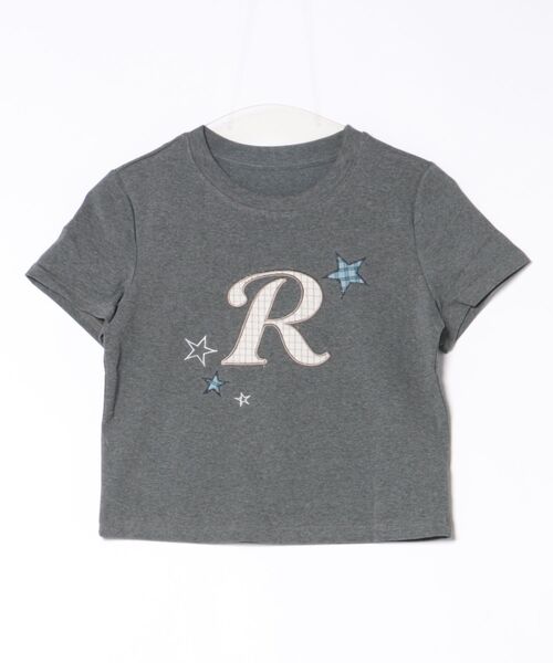 SPINNS(スピンズ)の「半袖Tシャツ/パッチワーク風ロゴ/Rロゴ/韓国ガーリー(Tシャツ/カットソー・レディース・ホワイト/チャコール・ONESIZE)」の3枚目の写真