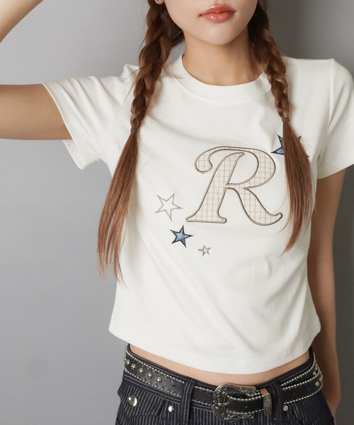 SPINNS(スピンズ)の「半袖Tシャツ/パッチワーク風ロゴ/Rロゴ/韓国ガーリー(Tシャツ/カットソー・レディース・ホワイト/チャコール・ONESIZE)」の8枚目の写真