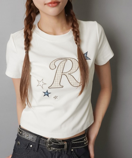 SPINNS(スピンズ)の「半袖Tシャツ/パッチワーク風ロゴ/Rロゴ/韓国ガーリー(Tシャツ/カットソー・レディース・ホワイト/チャコール・ONESIZE)」の7枚目の写真