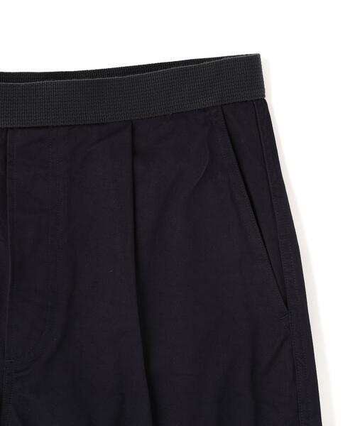 Y（ワイ）の「Y / ORGANIC COTTON CHINO BELTED TROUSERS（その他パンツ・メンズ・ホワイト/ネイビー・MEDIUM/LARGE/SMALL）」の11枚目の写真
